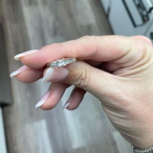 Genuine Diamond ring in 14k gold. Size 7